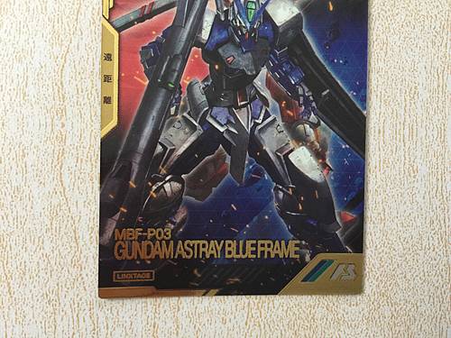 Tarjeta base Gundam Arsenal LXR03-002 con marco azul de Gundam ASTRAY